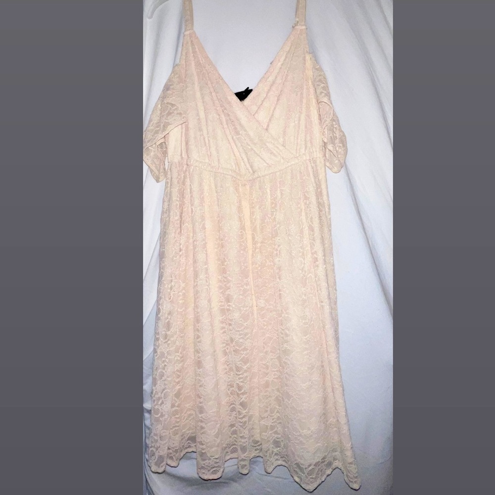 •Torrid: Soft short sleeve lace dress used once